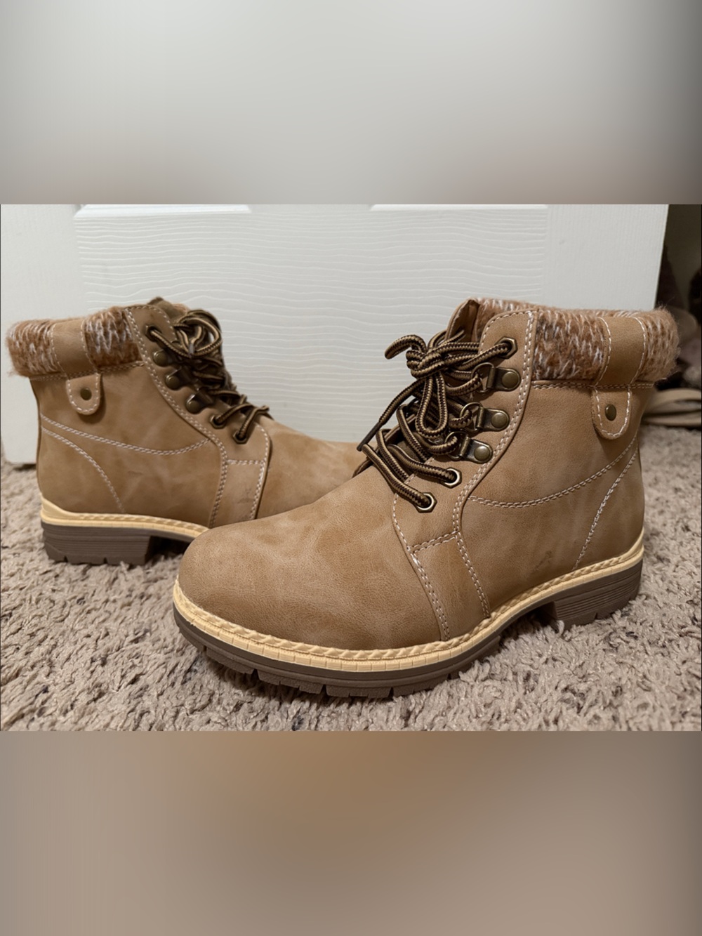 Women's Lace-Up Tan Ankle Boots with Faux Fur Collar